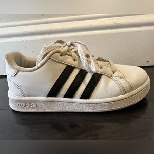 Adidas Grand Court Unisex Size 1 Youth Casual Sneakers EF0103